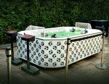 Location de l'animation robot foot au Pavillon Gabriel (vnements, soires, galas)